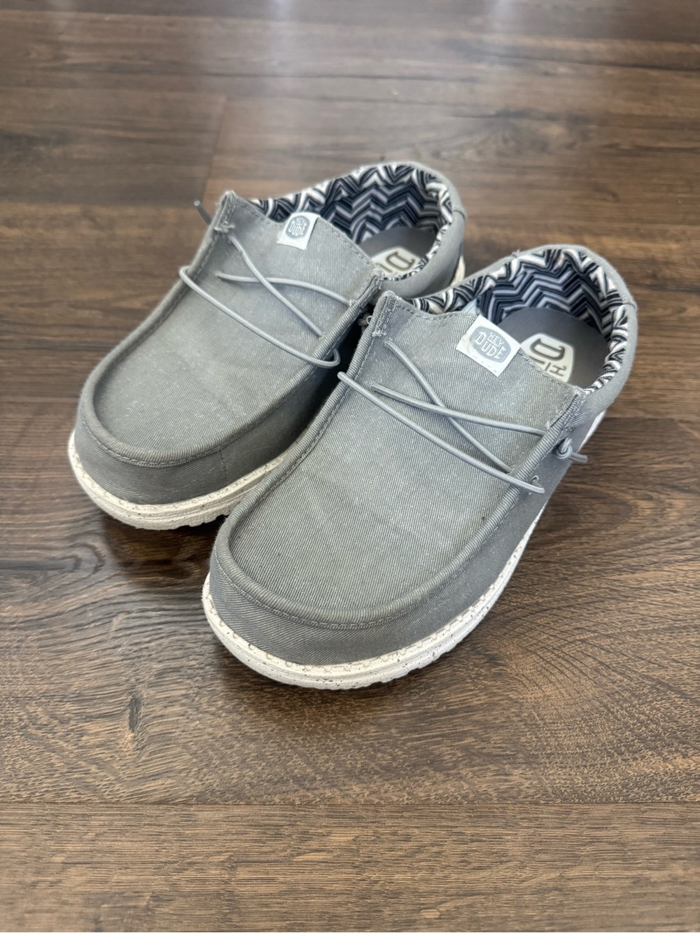 Hey Dude Wally Youth J4 Gray Slip On Shoes Boys Size 4 Casual Lightweight